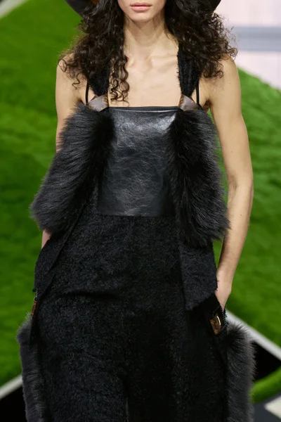 Look 60